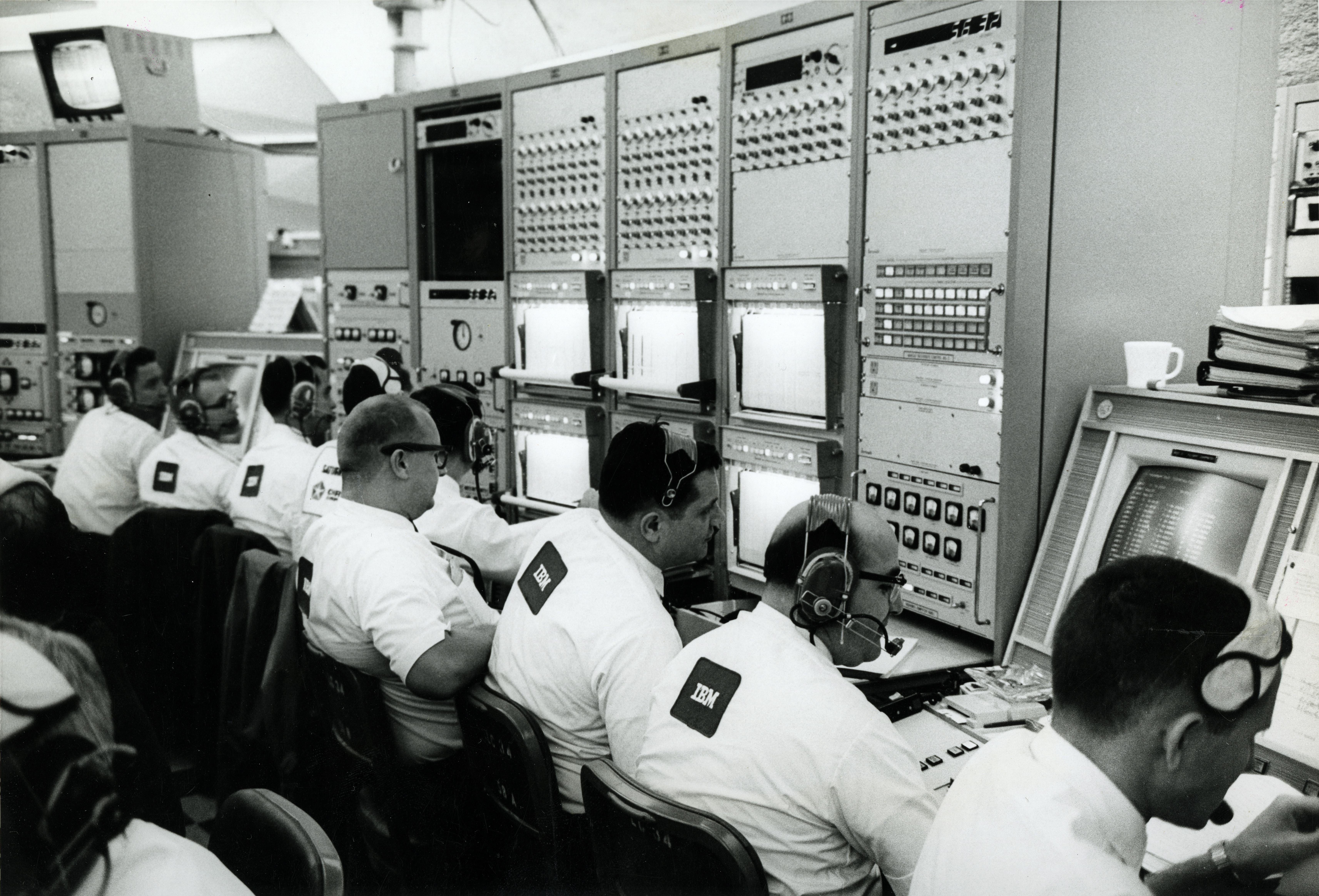 Lenovo thinkcentre s500 us. устройство материнской платы. анимированный компьютер. инв. современный персональный компьютер.